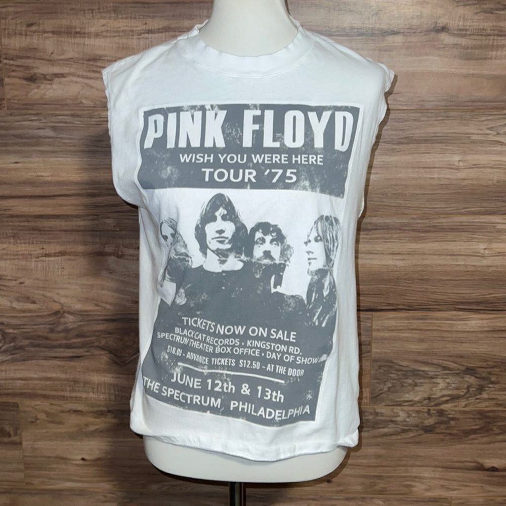 Pink Floyd cut off sleeve shirt. Size small